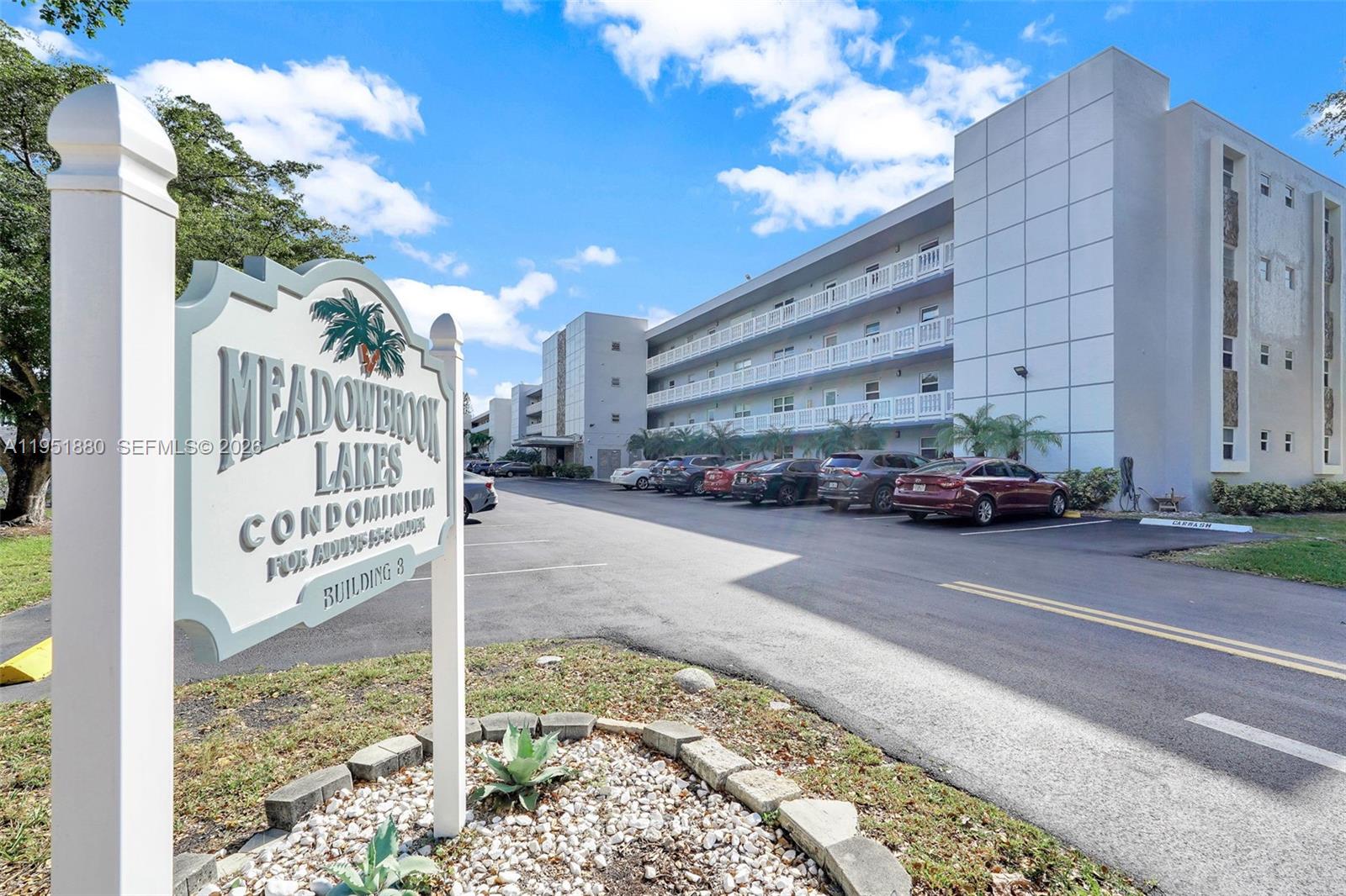 MEADOWBROOK LAKES CONDO - Residential
