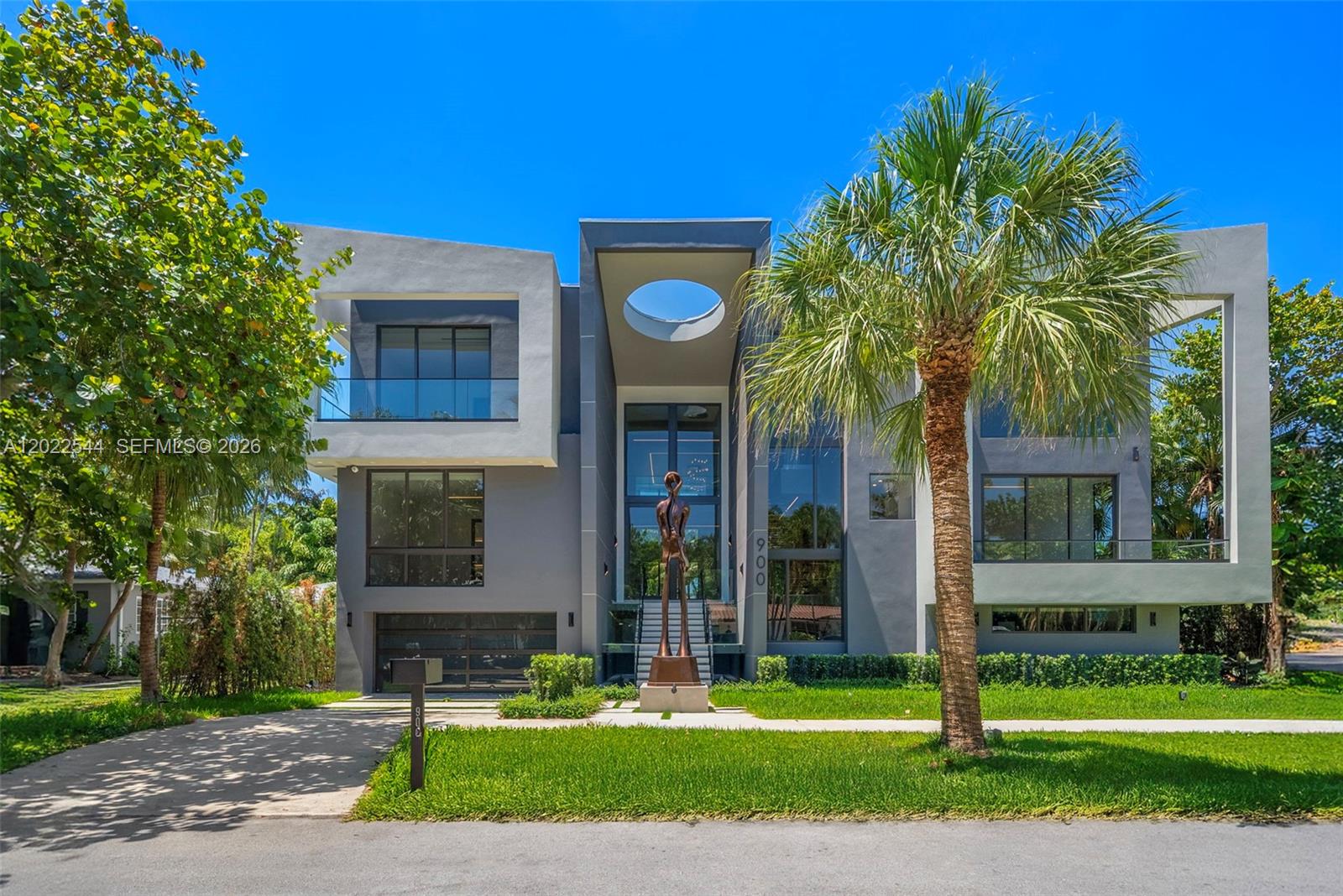 Introducing Villa Rosa, another exceptional new construction by The Nouri Group located at the prestige guard gated Belle Meade. Villa Rosa is a dramatic 3-story smart home positioned on a 10.761SF lot framed by expansive glass details, a 21FT foyer, an elevator that provides effortless access between levels and a customized 4 car garage. The outdoor space features a heated pool, a fully equipped summer kitchen and covered lounge area surrounded by lush tropical landscape.
Villa Rosa, a statement of modern elegance.