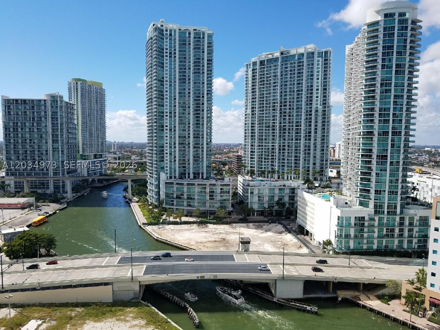 Beautiful 1B/1B Unit; Offering a bright and well-designed layout. The unit features an open kitchen with stainless steel appliances, an integrated living/dining area, and a private balcony perfect for relaxing. The primary bedroom includes a spacious walk-in closet, and the bathroom offers modern finishes with ample counter space. Brickell on the River provides resort-style amenities, including two swimming pools, a state-of-the-art two-level fitness center, spa, sauna and steam rooms, indoor and outdoor lounges, a business center, 24-hour concierge, security, valet parking, and direct access to the Metromover station. Prime location just steps from Brickell City Centre, top restaurants, cafés, shops, and the best of urban Miami living. Ideal for both personal use and investment.