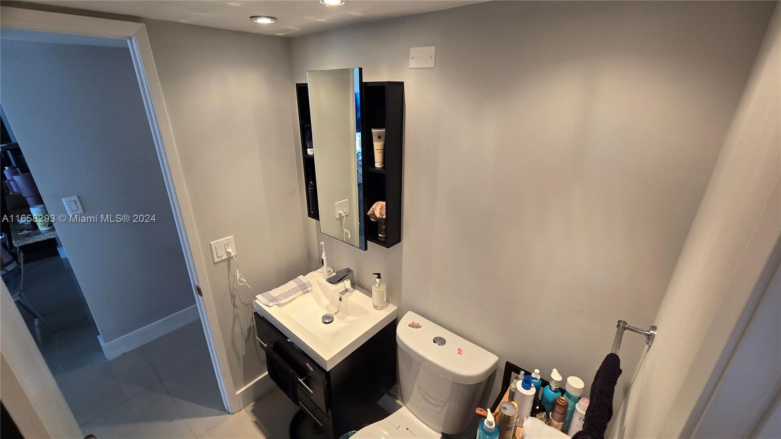 CHARTER CLUB CONDO - Residential Lease