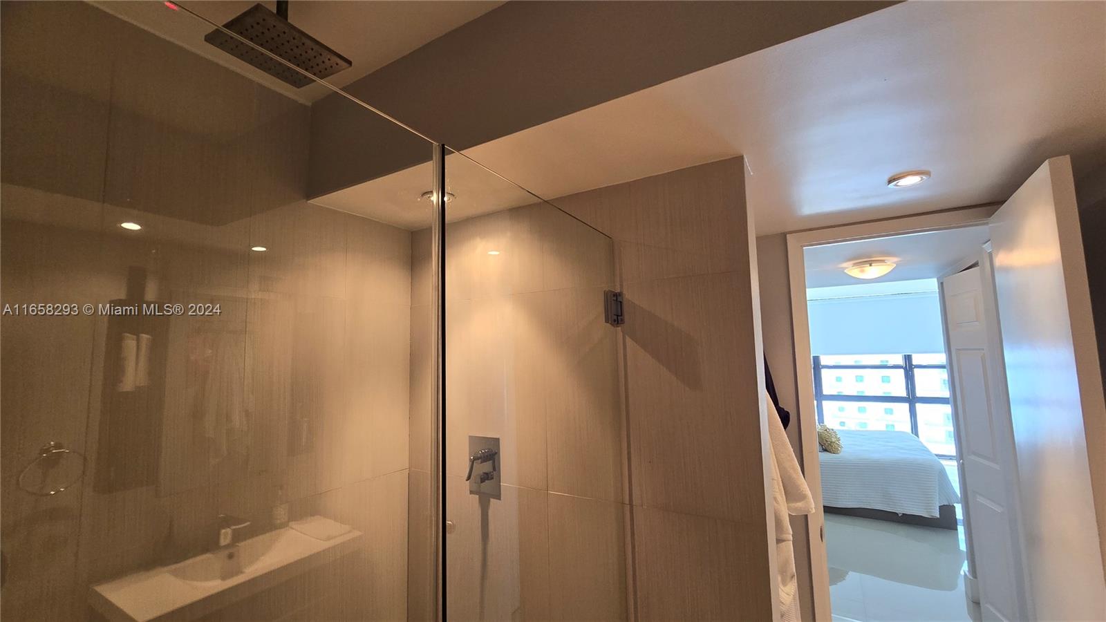 CHARTER CLUB CONDO - Residential Lease