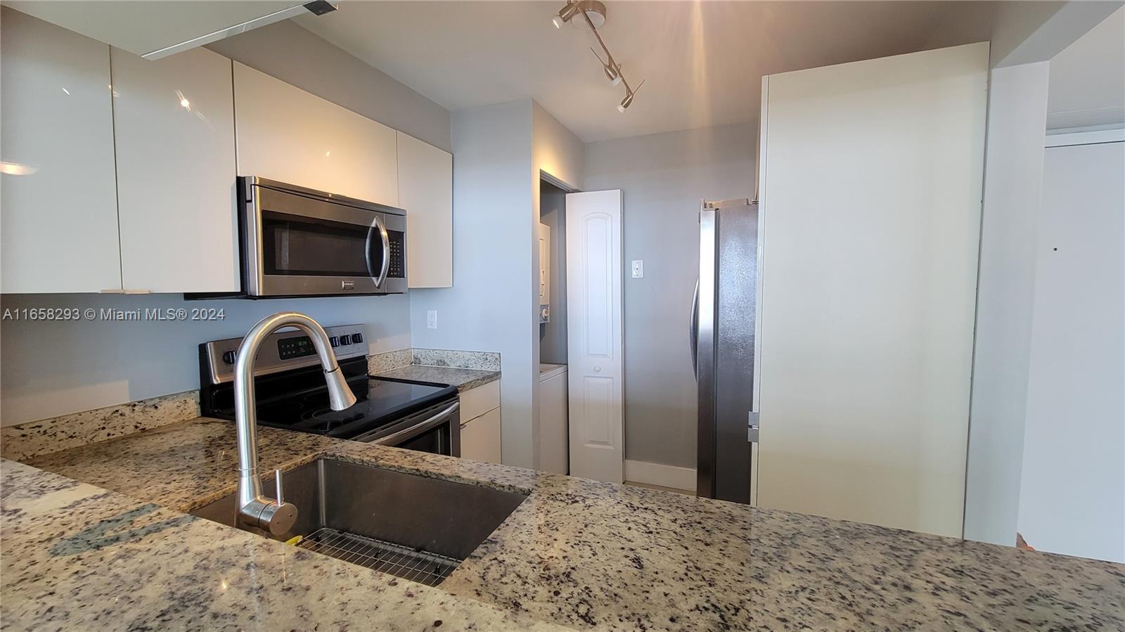 CHARTER CLUB CONDO - Residential Lease
