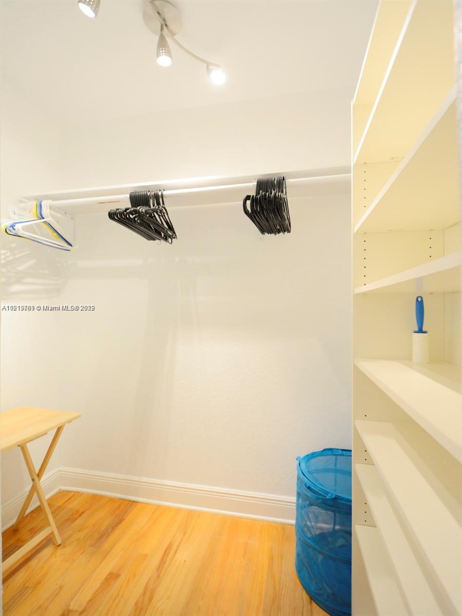 THE MICHELLE CONDO - Residential