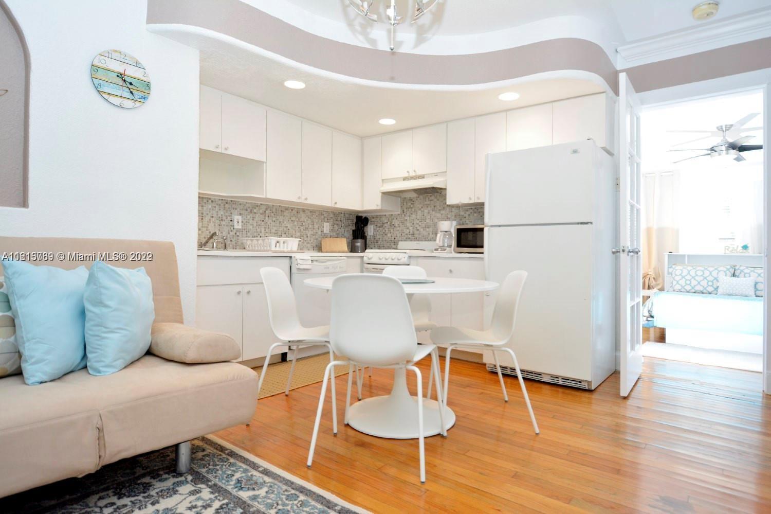 THE MICHELLE CONDO - Residential