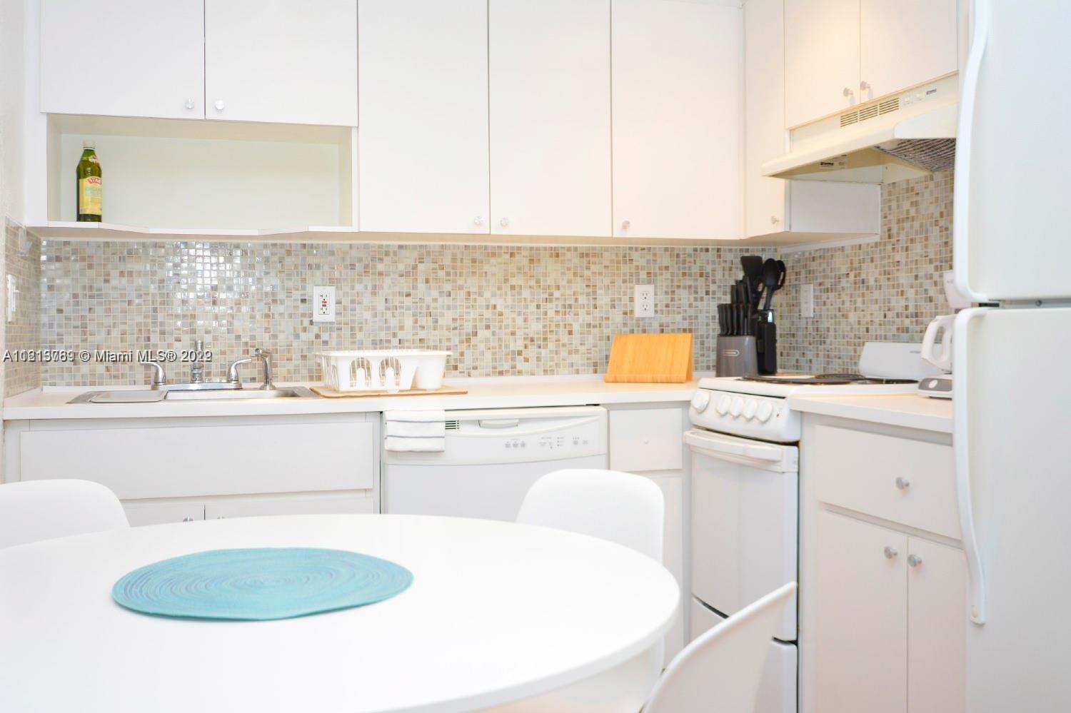 THE MICHELLE CONDO - Residential