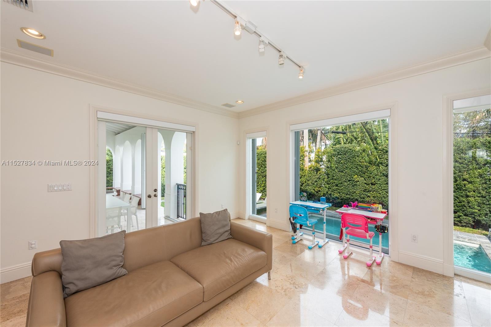 BISCAYNE KEY ESTATES - Residential
