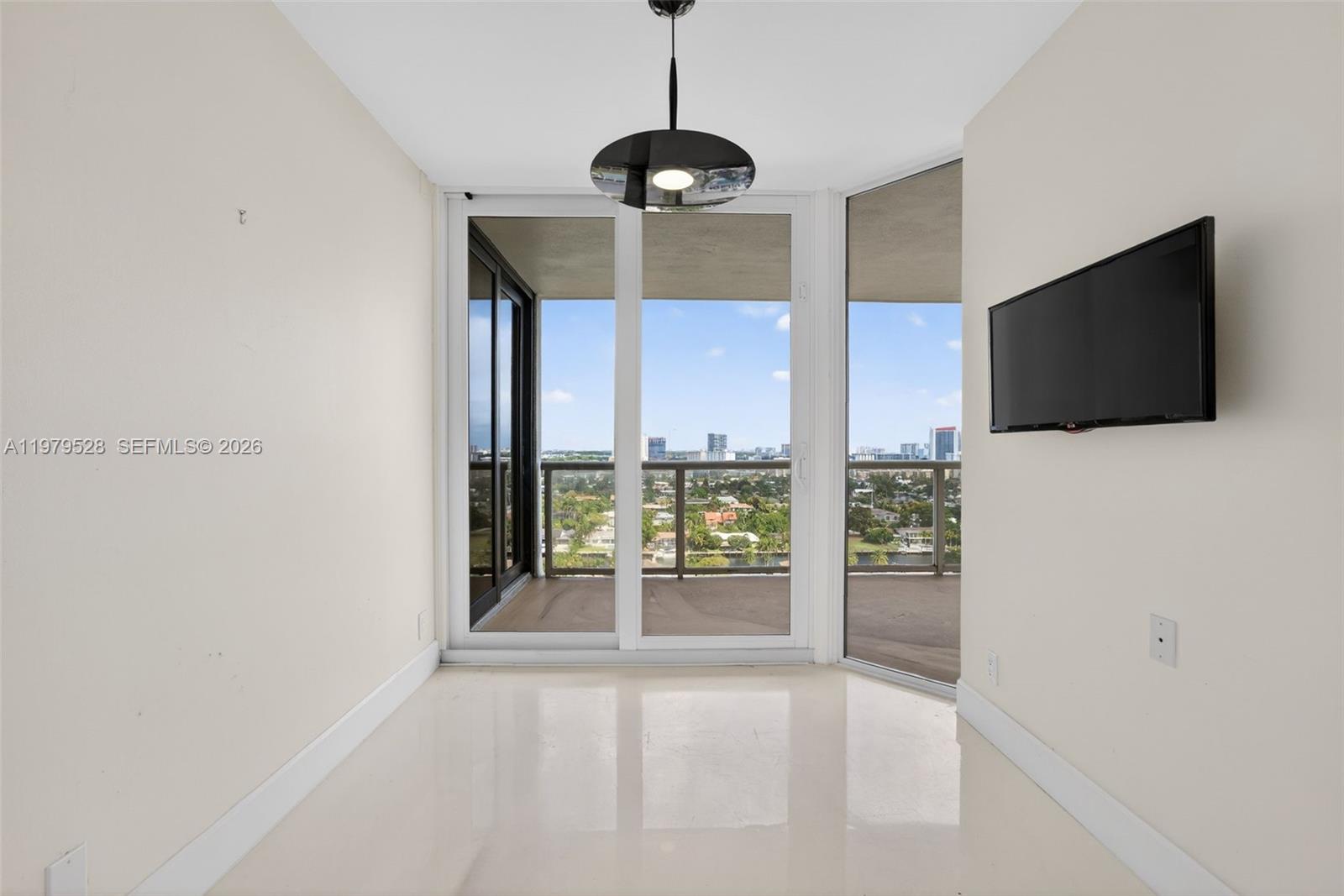 HARBOR TWS AT THE WATERWA - Residential