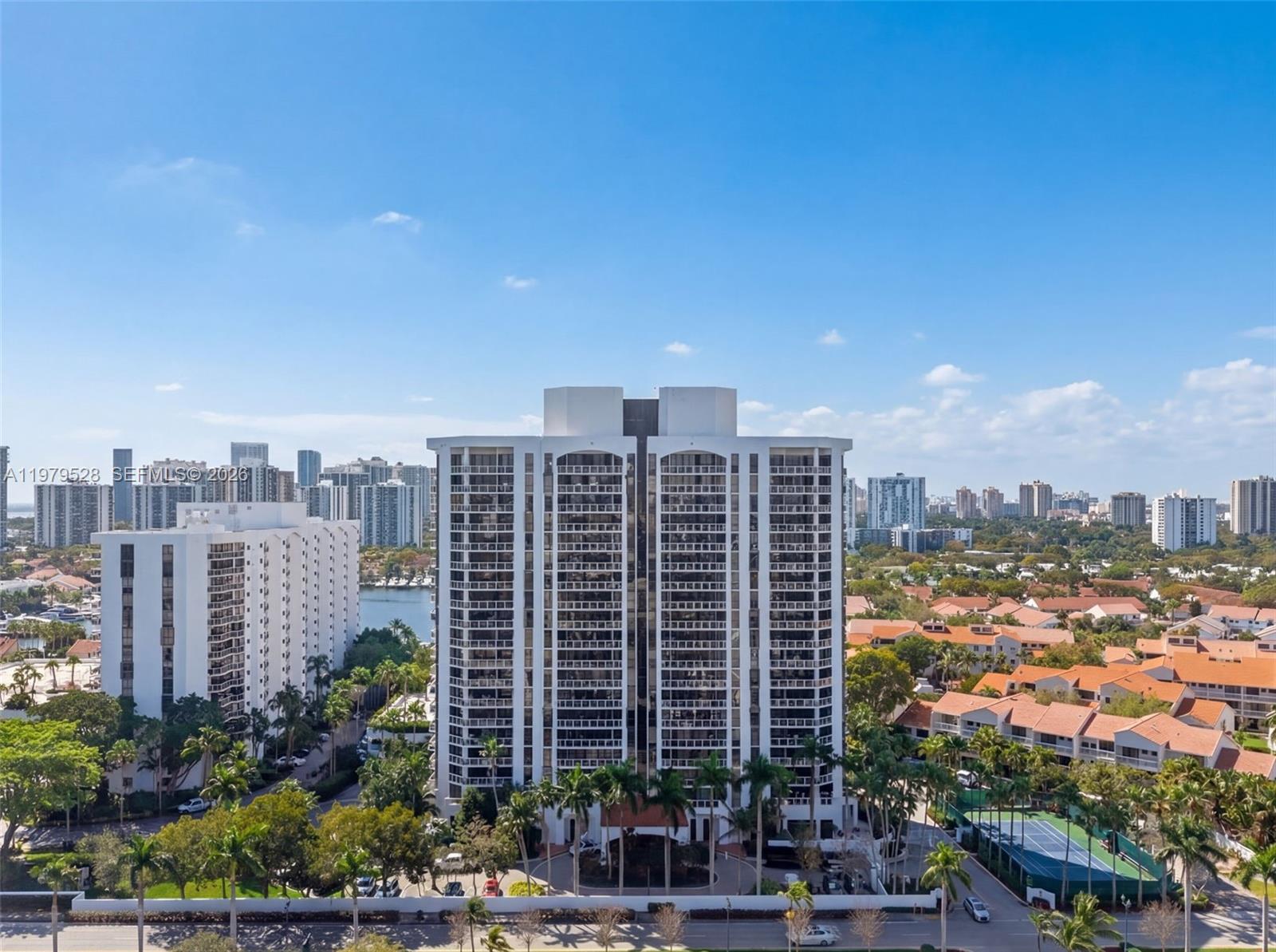 HARBOR TWS AT THE WATERWA - Residential