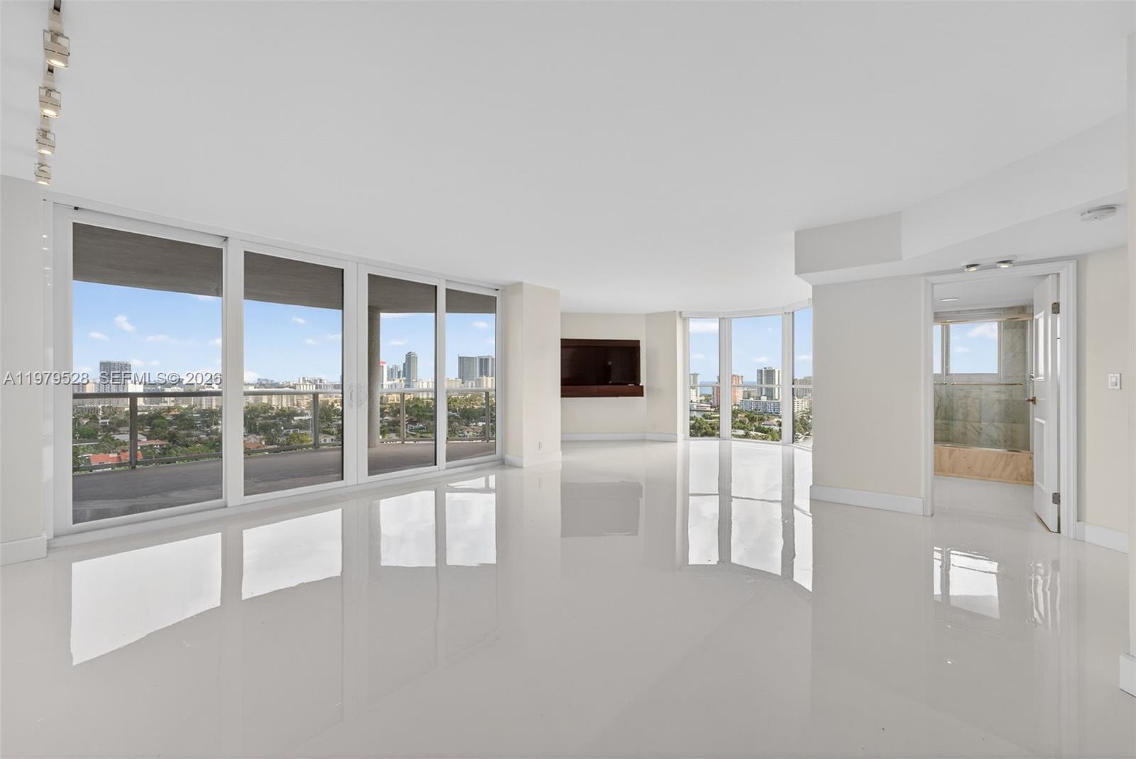 HARBOR TWS AT THE WATERWA - Residential