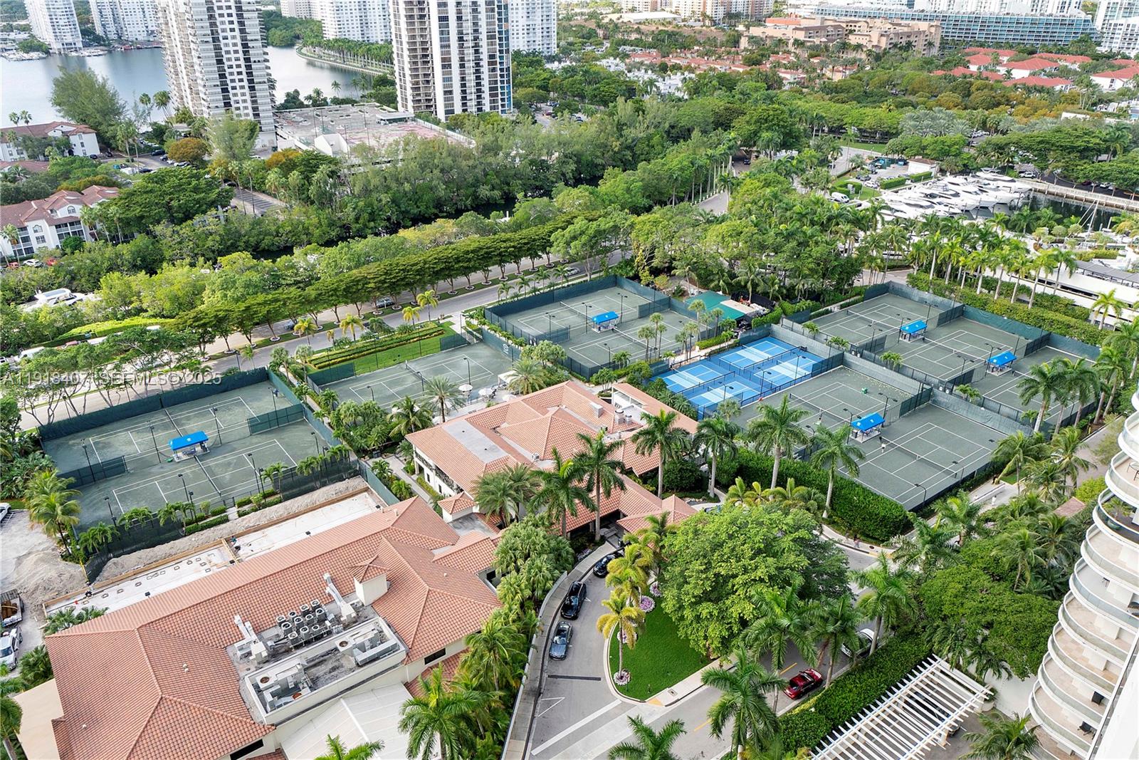 BELLAMARE @ WILLIAMS ISLA - Residential