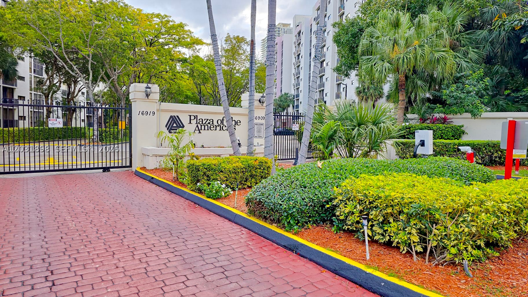 PLAZA OF AMERICAS CONDO P - Residential Lease