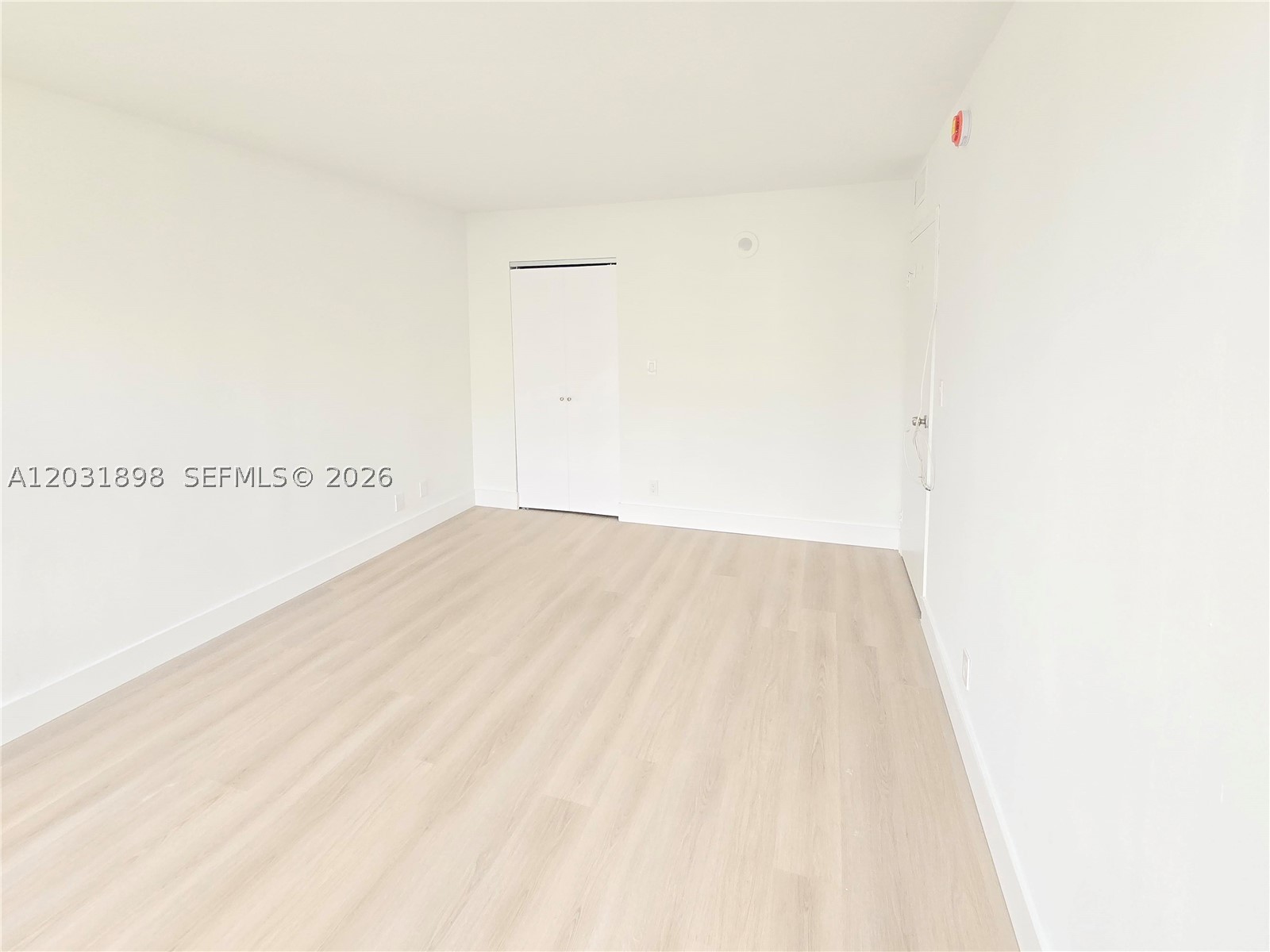 Live the Sunny Isles lifestyle in this spacious 1-bedroom residence at Plaza of the Americas, a gated community located just steps from the beach. Enjoy a prime location within walking distance to shopping, dining, parks, and public transportation, with easy access to Aventura Mall, Bal Harbour Shops, Gulfstream Park, and major highways. The community offers resort-style amenities including a heated pool, fitness center, sauna, tennis and basketball courts, jogging path, BBQ area, clubhouse, playground, covered parking, and 24-hour security. An excellent opportunity to enjoy coastal living in one of South Florida's most desirable beachside neighborhoods.