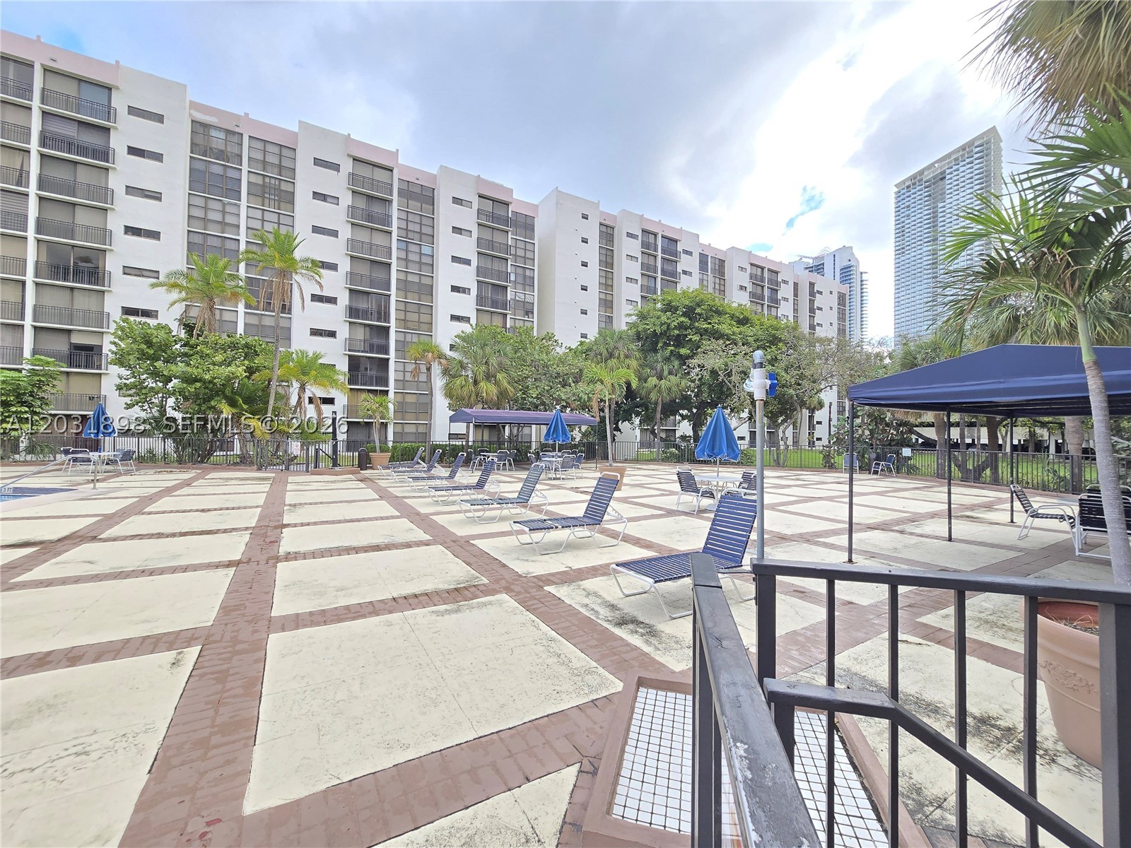 PLAZA OF AMERICAS CONDO P - Residential Lease