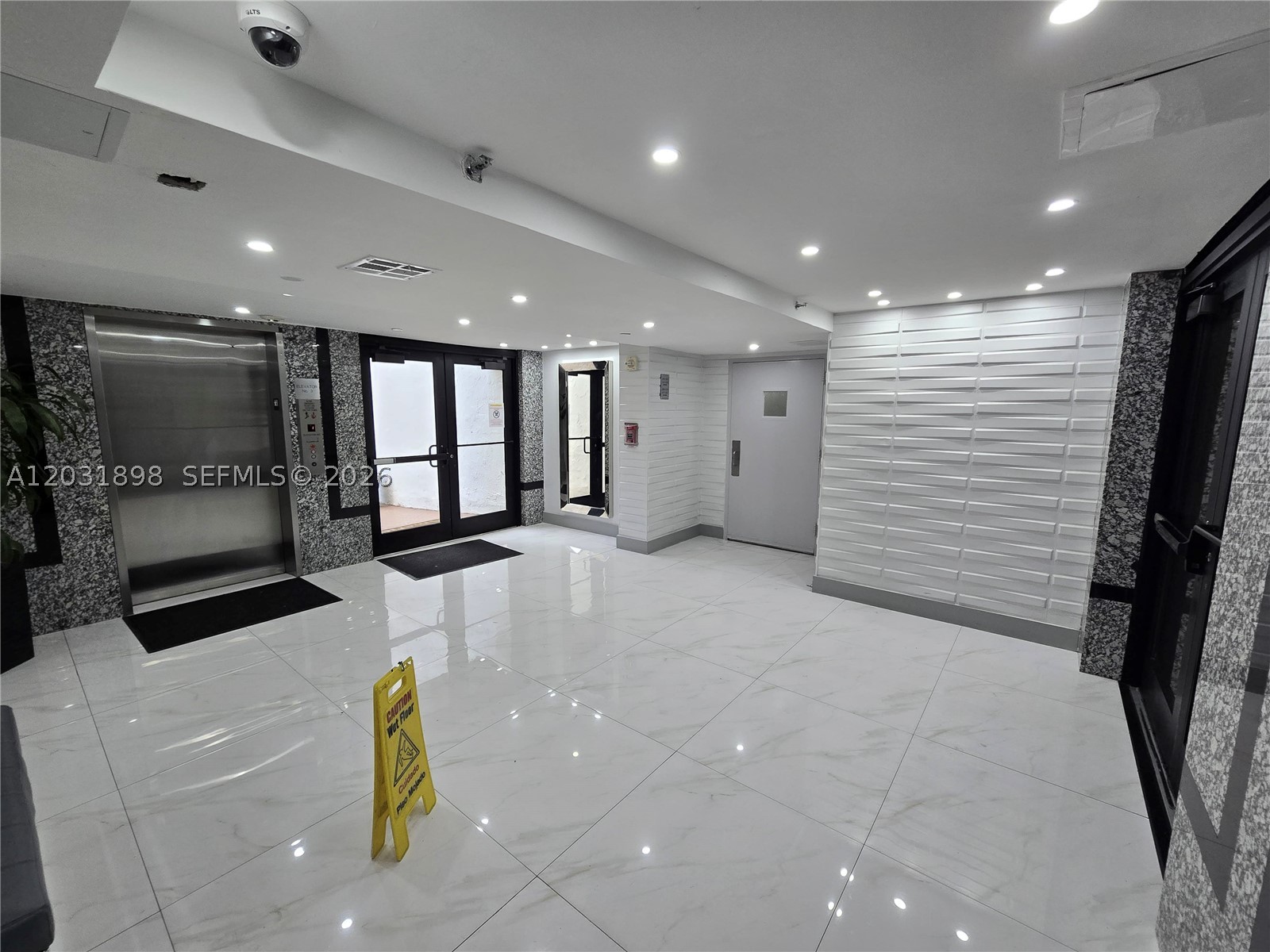 PLAZA OF AMERICAS CONDO P - Residential Lease