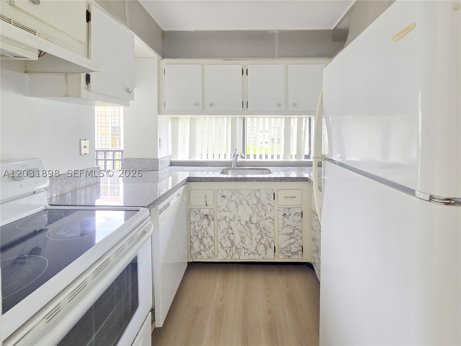 PLAZA OF AMERICAS CONDO P - Residential Lease