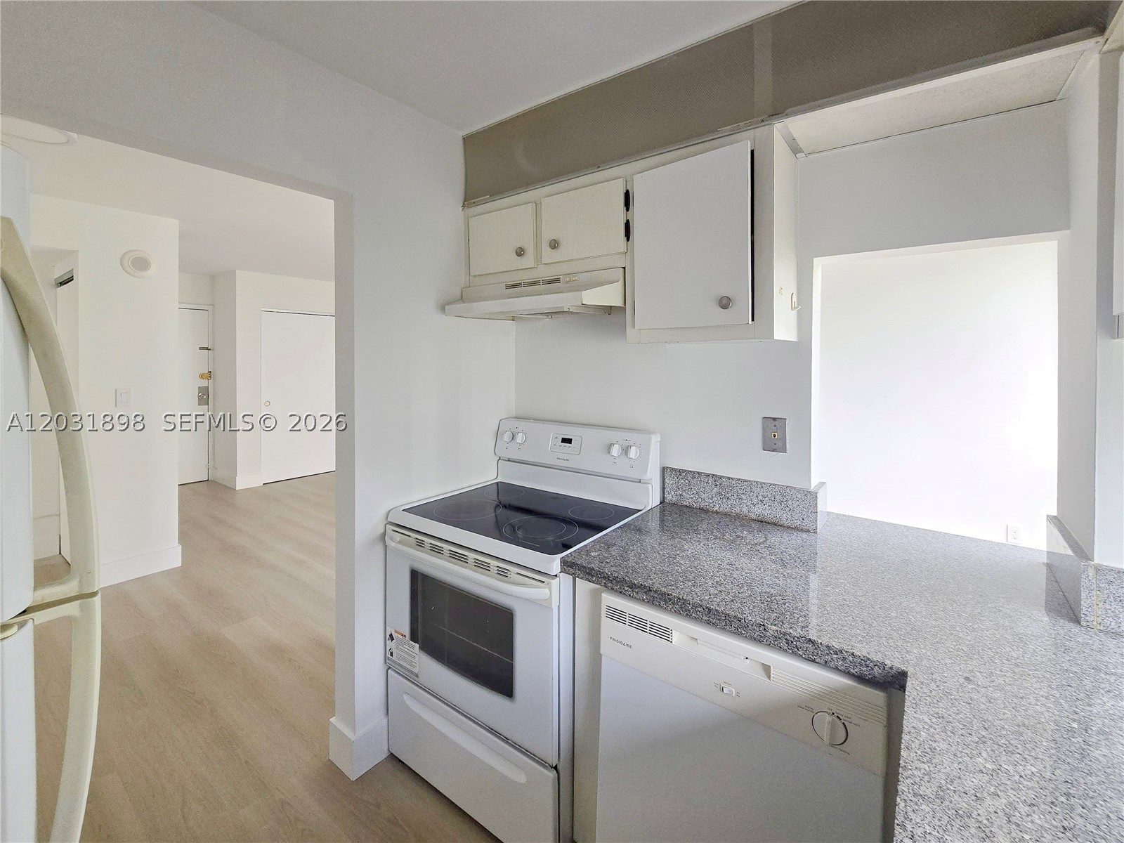 PLAZA OF AMERICAS CONDO P - Residential Lease
