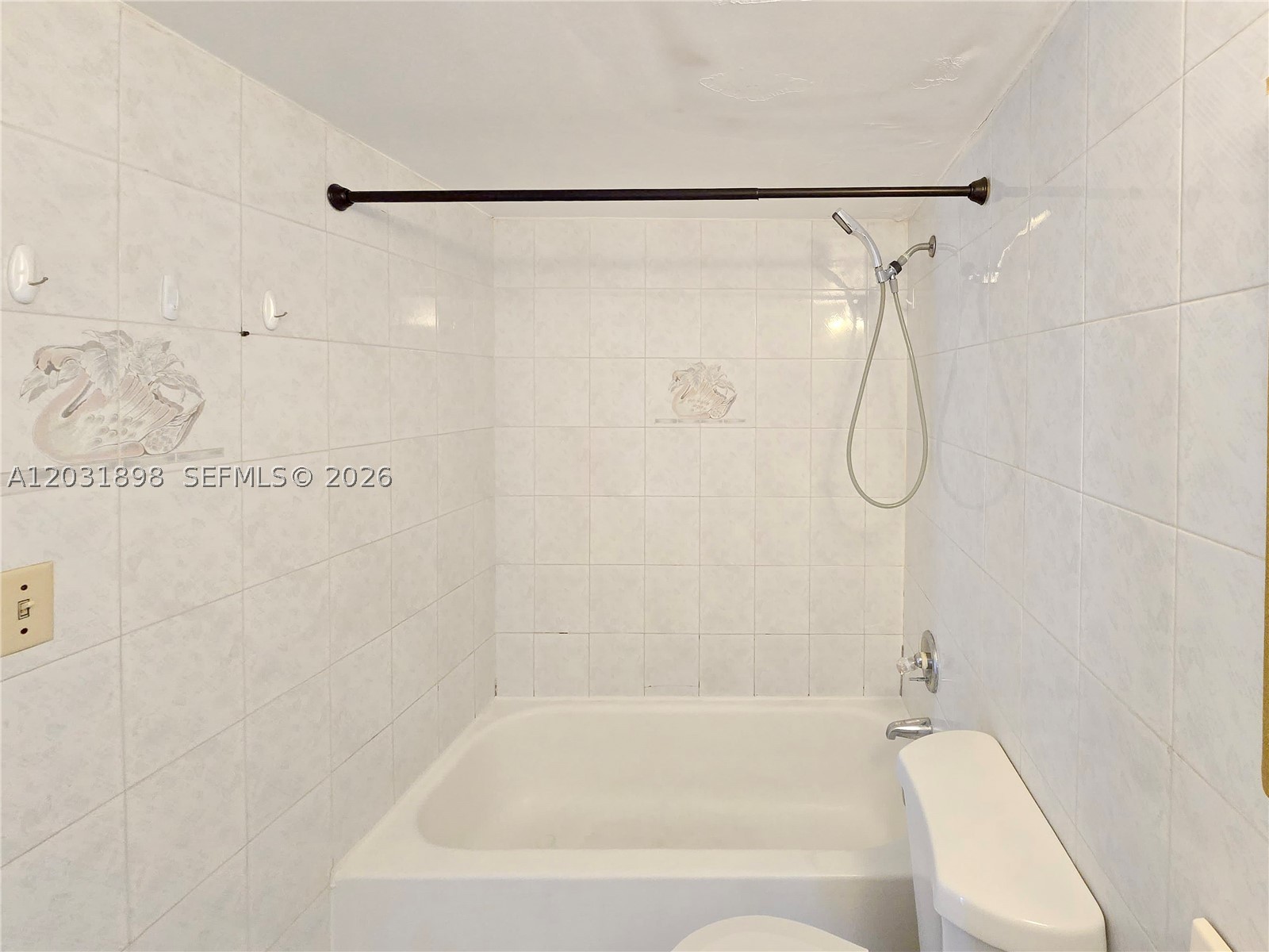 PLAZA OF AMERICAS CONDO P - Residential Lease