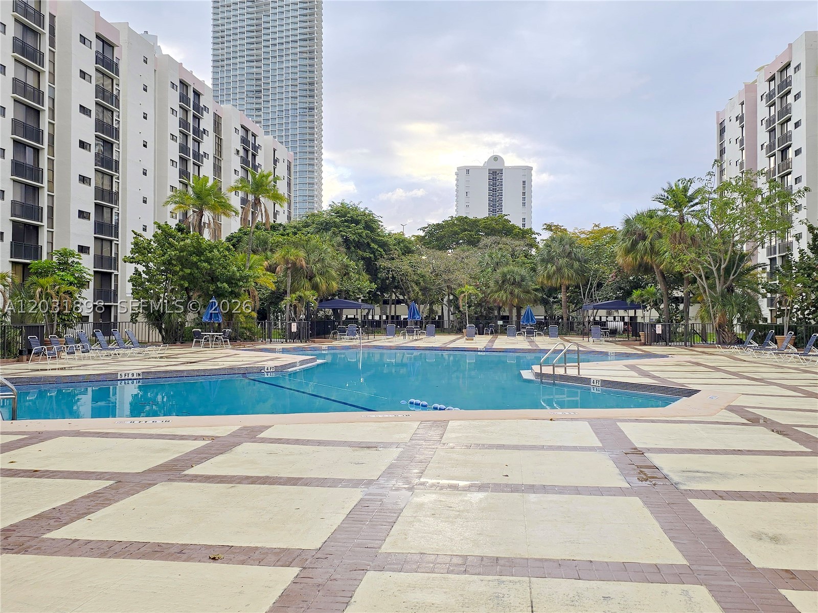 PLAZA OF AMERICAS CONDO P - Residential Lease