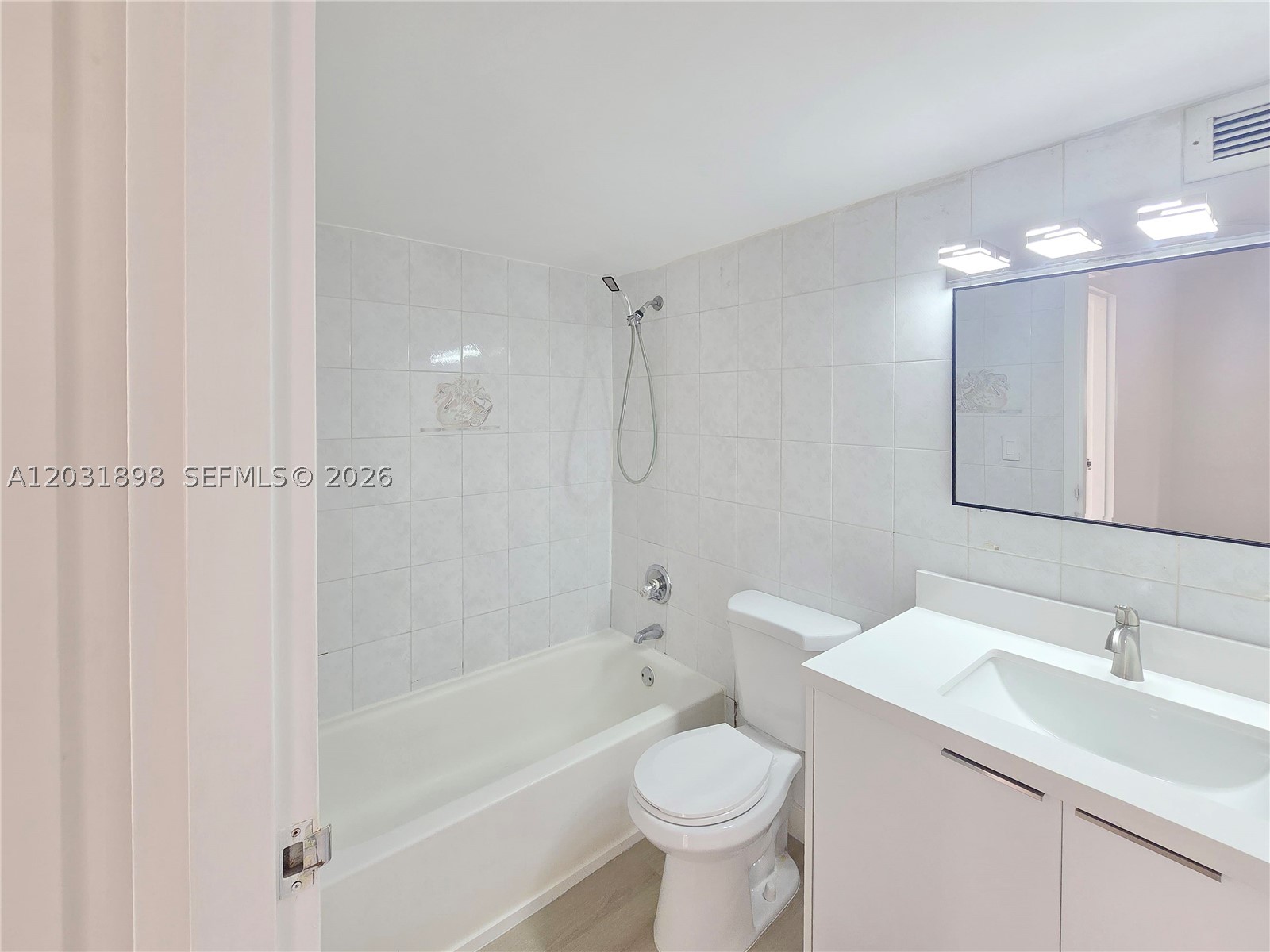 PLAZA OF AMERICAS CONDO P - Residential Lease