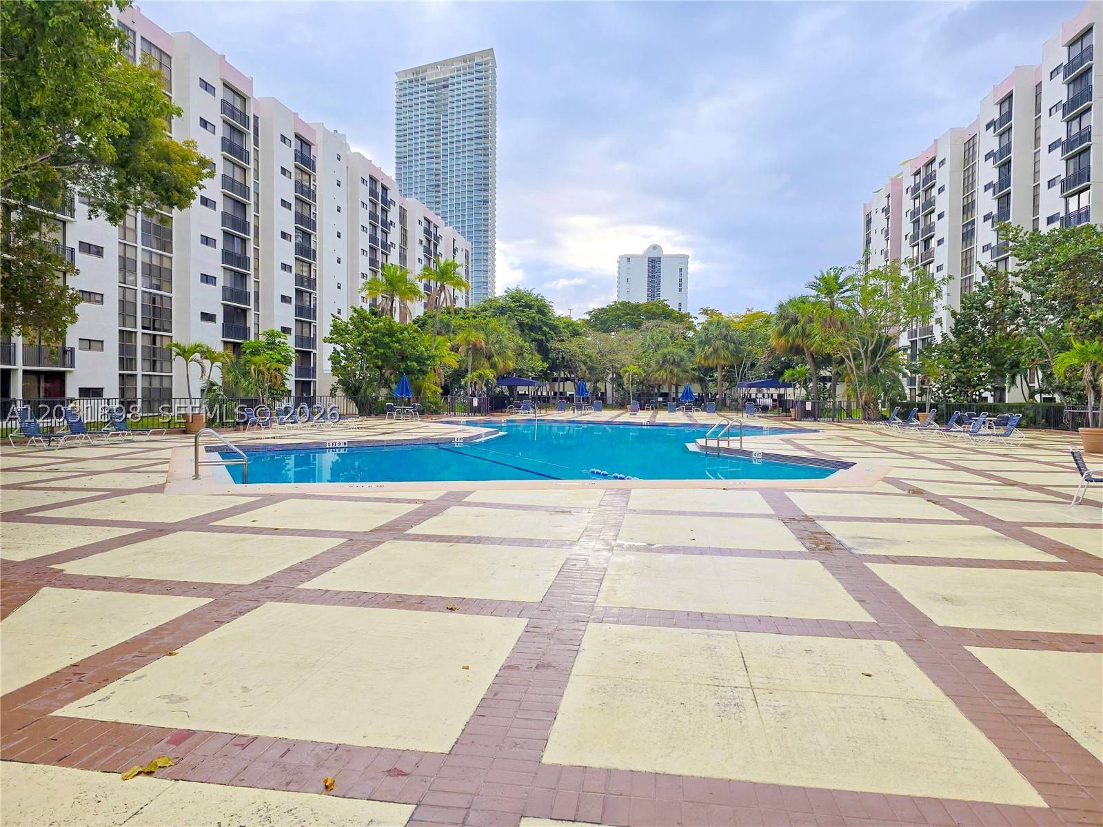 PLAZA OF AMERICAS CONDO P - Residential Lease