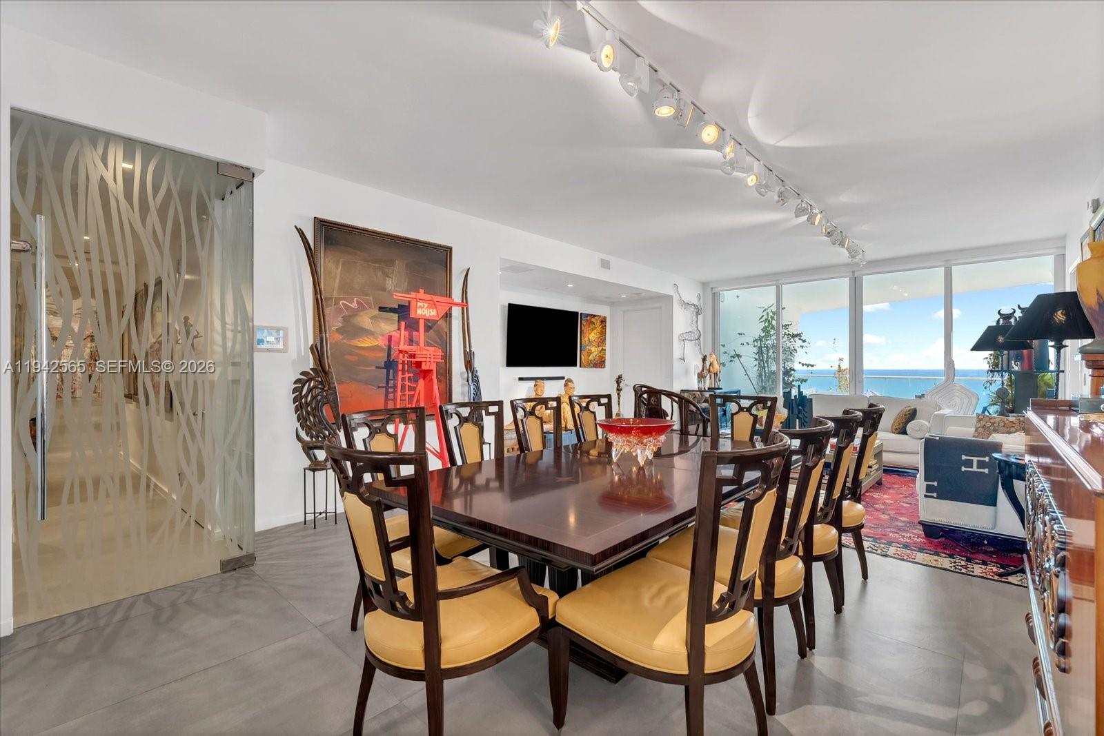 Jade Signature Condo - Residential