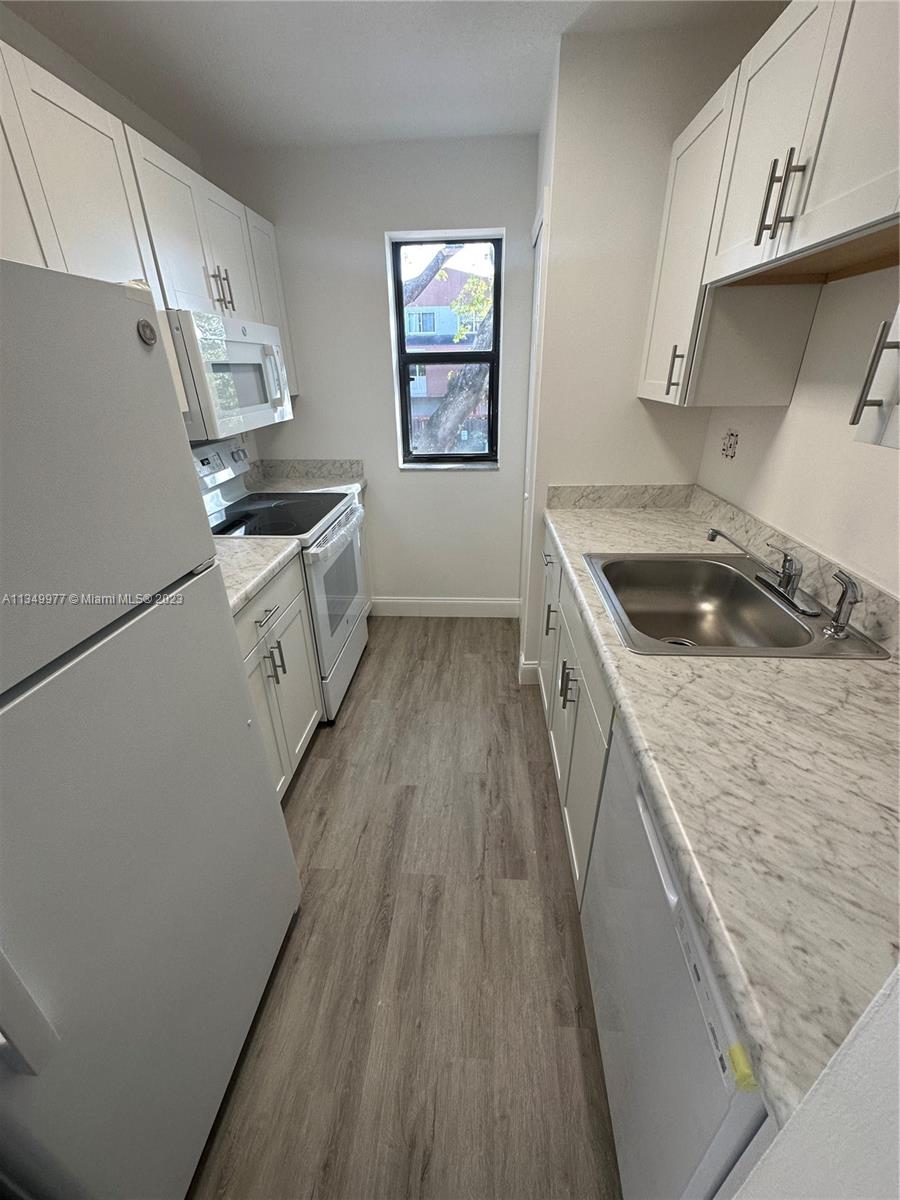 Apartment has been completely remodeled with new floors, new kitchen, new appliances , new bathroom and best of all unit included washer and dryer. Community offers Tennis, play area for kids and community pools.