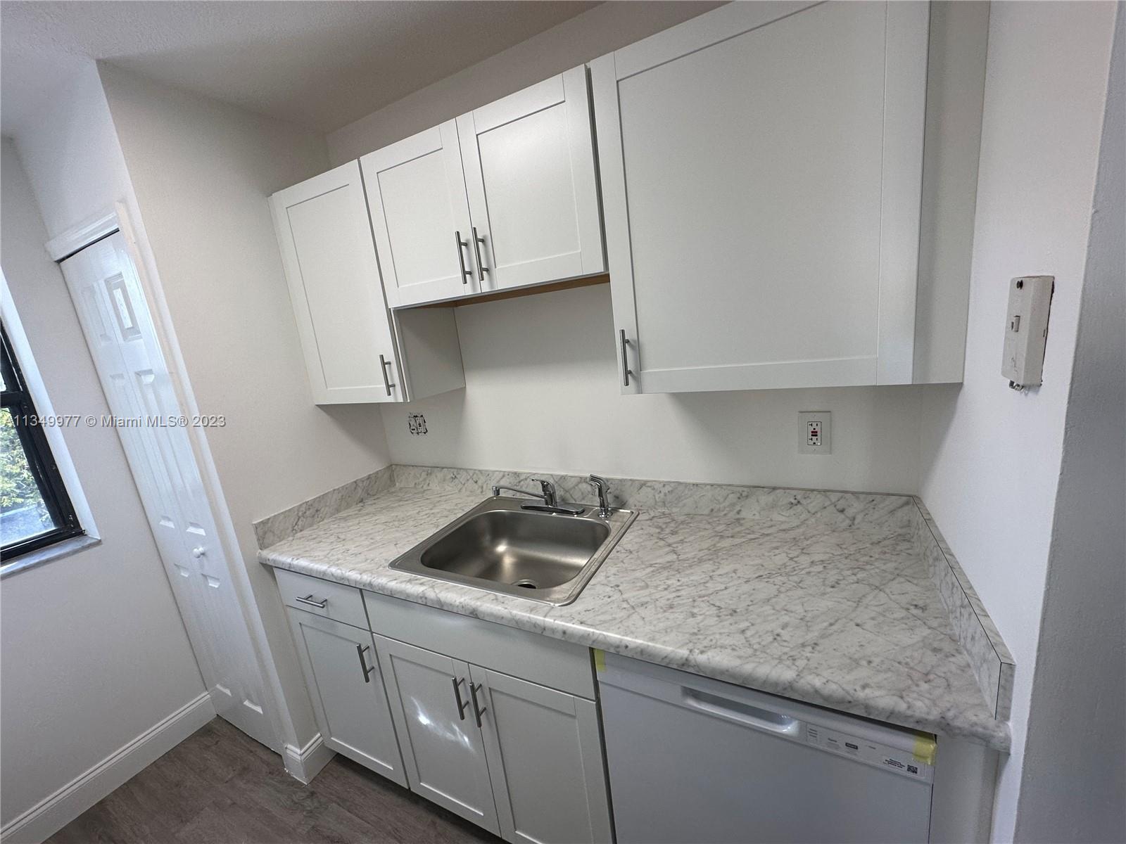 THE COURTS AT KENDALL CON - Residential Lease