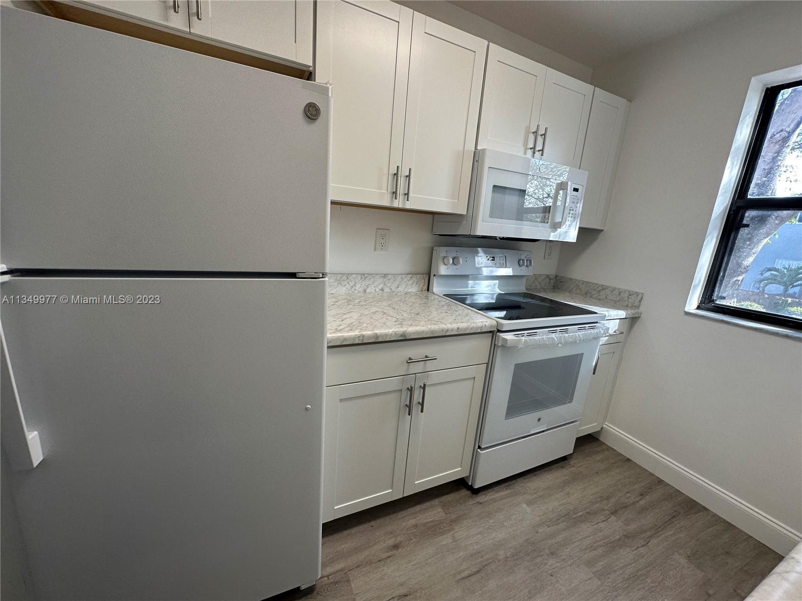 THE COURTS AT KENDALL CON - Residential Lease