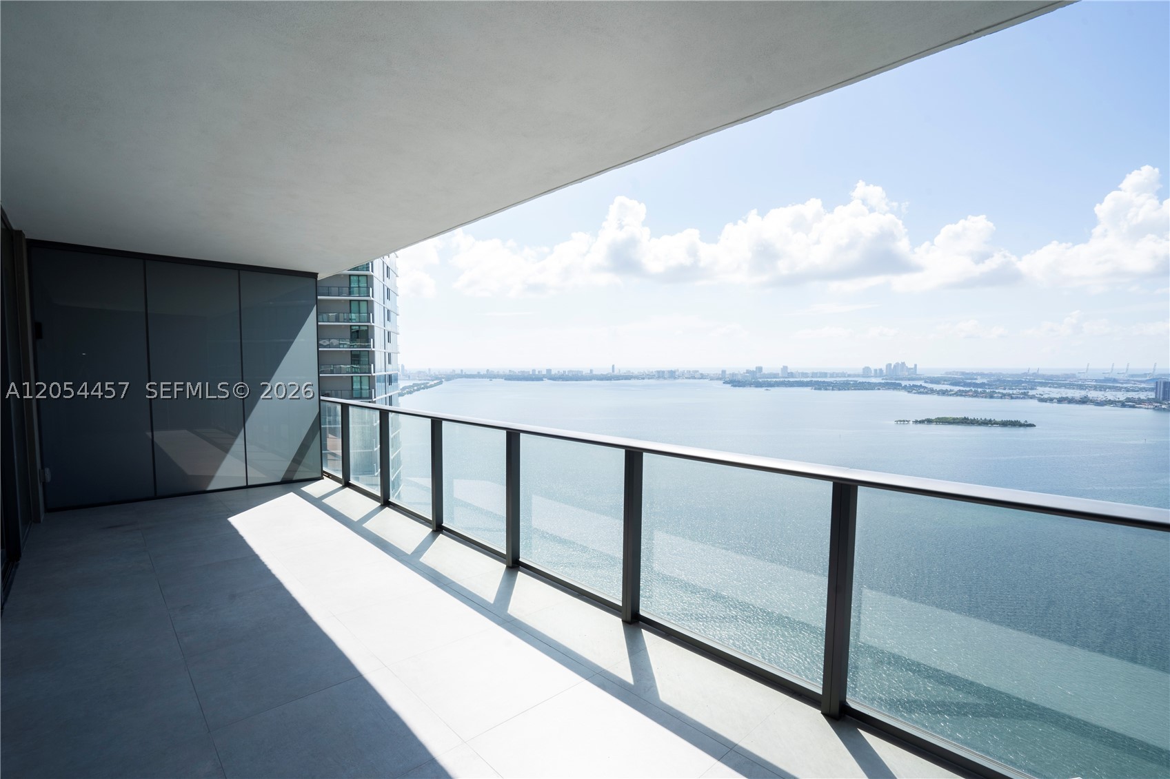 PARAISO BAY CONDO - Residential