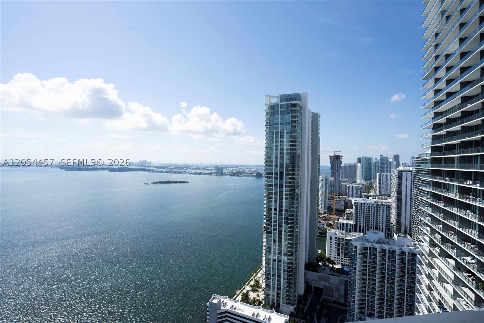 PARAISO BAY CONDO - Residential