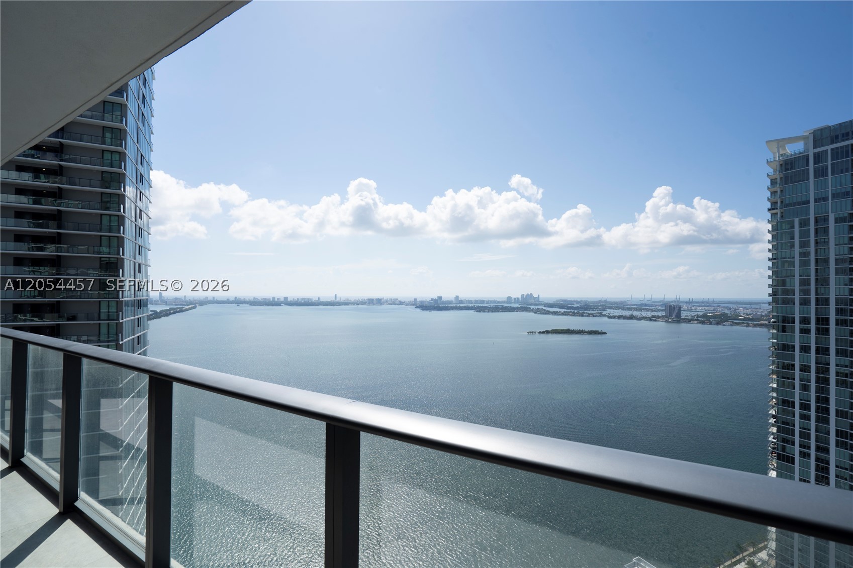 PARAISO BAY CONDO - Residential