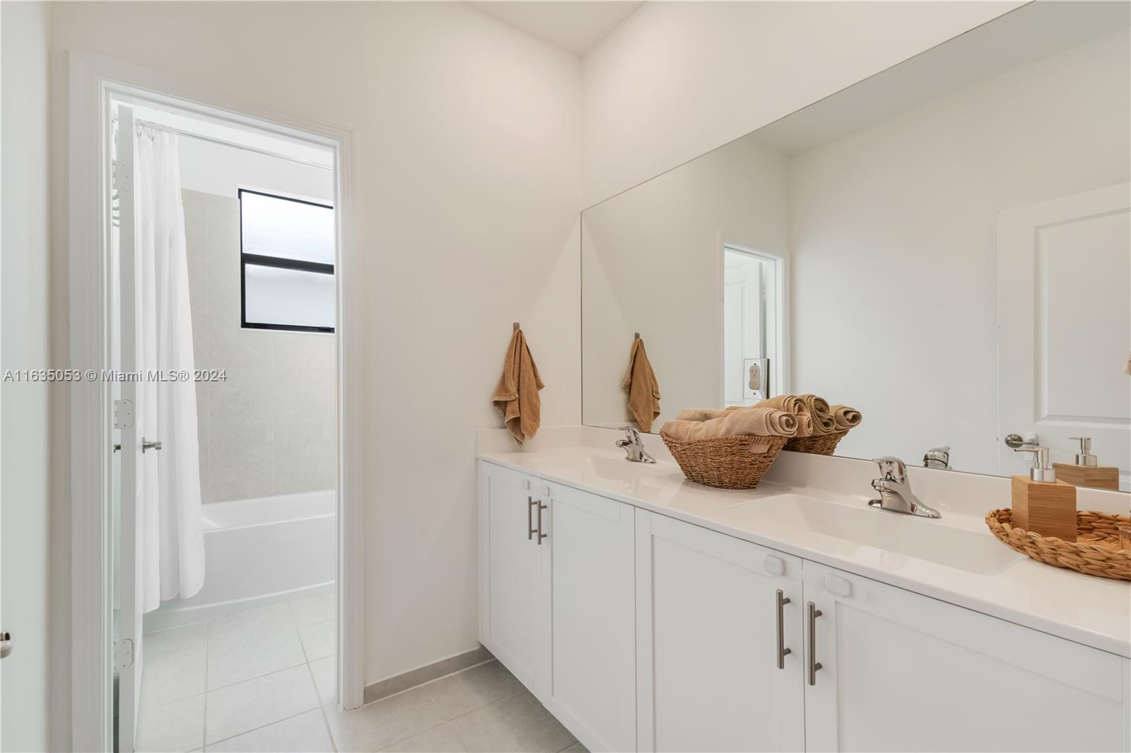 SILVER PALMS NORTH - Residential Lease