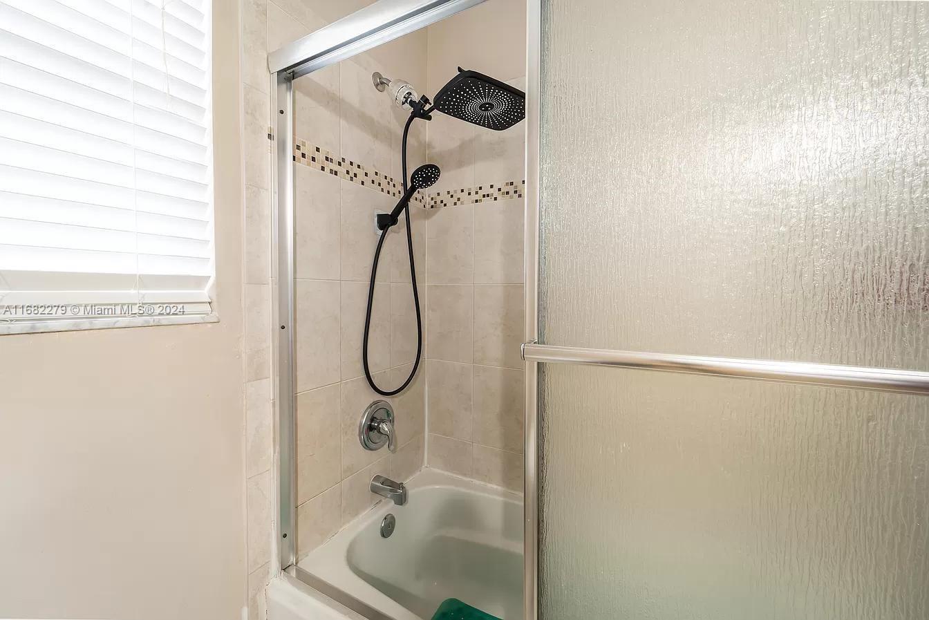 CINNAMON PLACE IV - Residential Lease