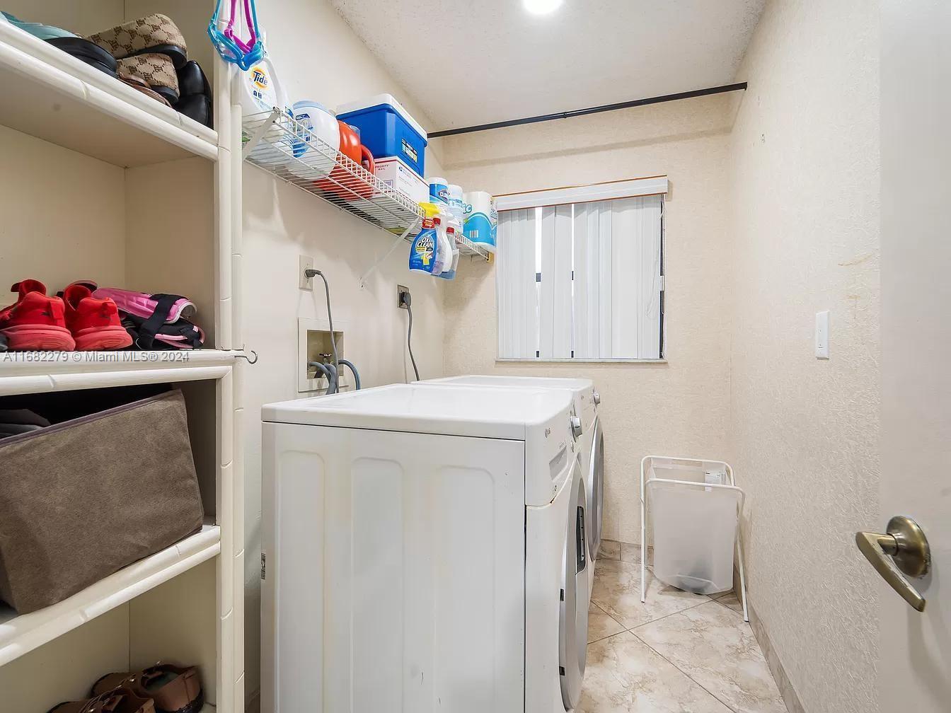 CINNAMON PLACE IV - Residential Lease