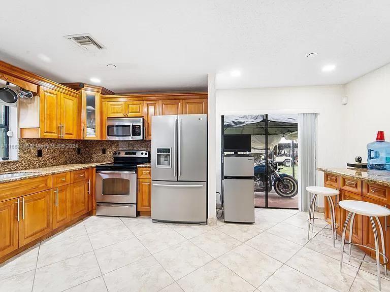CINNAMON PLACE IV - Residential Lease