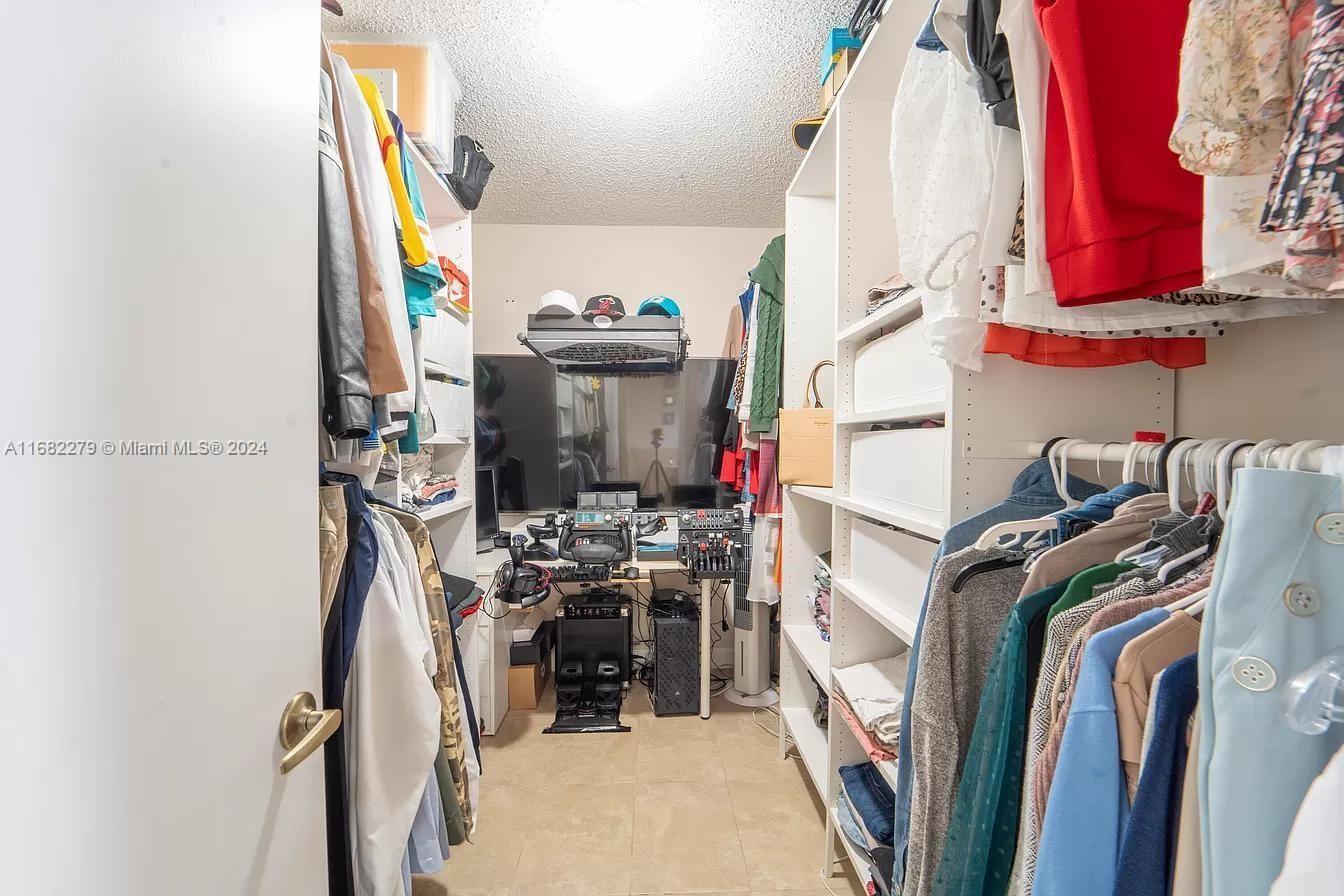 CINNAMON PLACE IV - Residential Lease