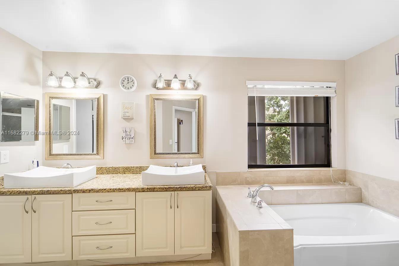 CINNAMON PLACE IV - Residential Lease