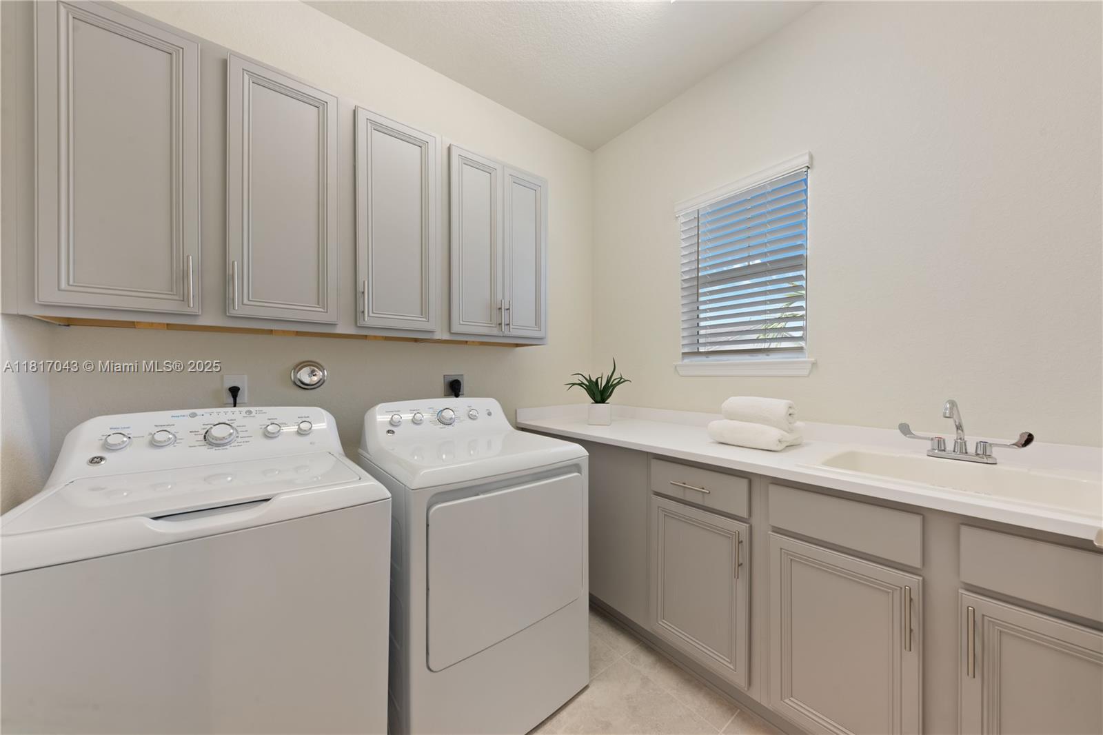 PARKIVEW AT HILLCREST - Residential