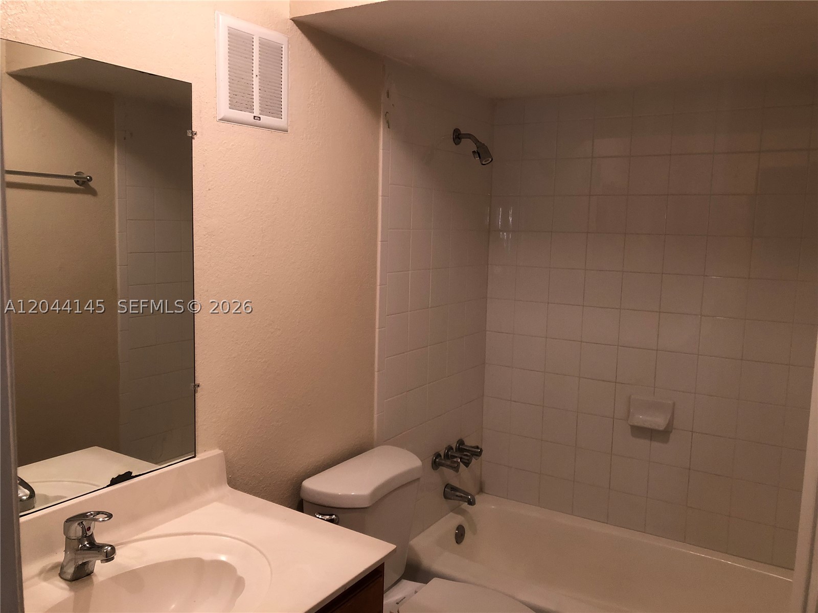 SUNDANCE AT PLANTATION CO - Residential Lease