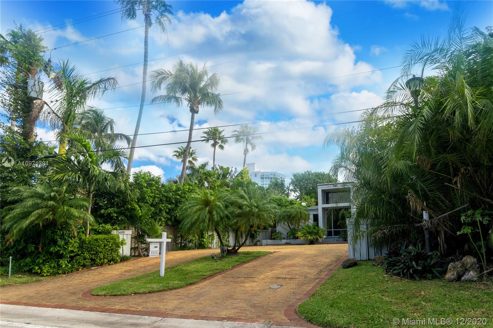 Take advantage of this great opportunity to live on the water on prestigious Pine Tree Dr. Build the house of your dreams or restore a one of a kind Barry Sugerman design. This is a boater's dream featuring a 14,274 sq. ft lot with 78 ft on the water. Ideally located in mid beach close to the beaches, golf courses, parks and playgrounds.