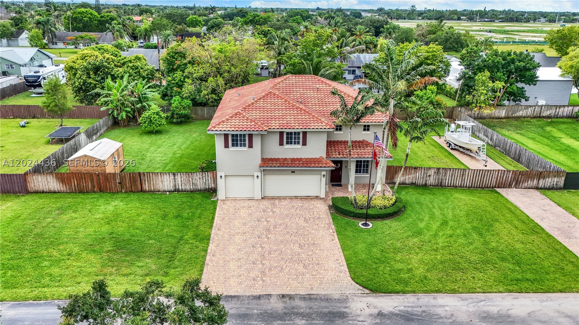REDLAND REEF - Residential