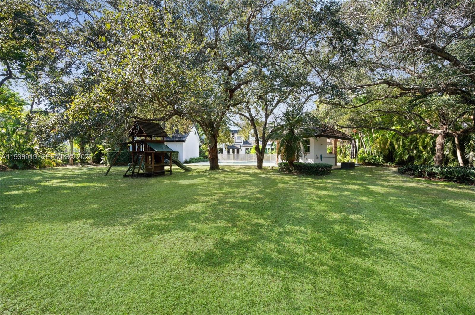 MARTIN SUBURBAN ACRES - Residential