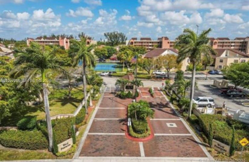 Great opportunity in sought after gated community West Fontaine. Beautifully remodeled spacious 2 bedrooms + 2 baths condo. Stainless steel appliances including large washer dryer inside unit. 24 hour security, swimming pool, racquet and tennis courts. Well maintained, quiet and safe community.