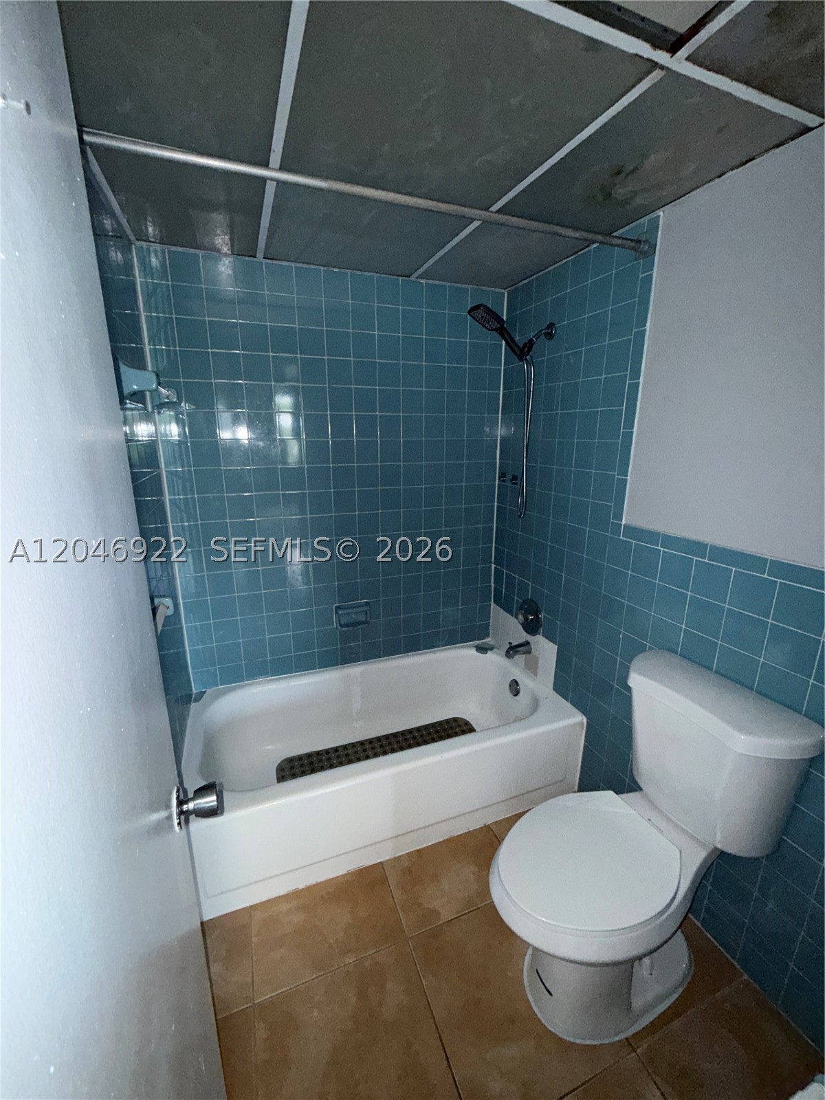 CORAL GATE EAST CONDO - Residential Lease