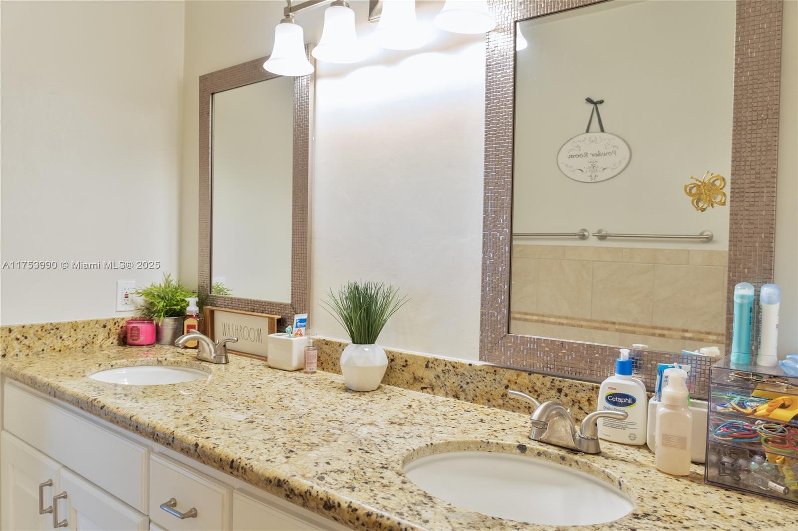 DELPHI VILLAS - Residential