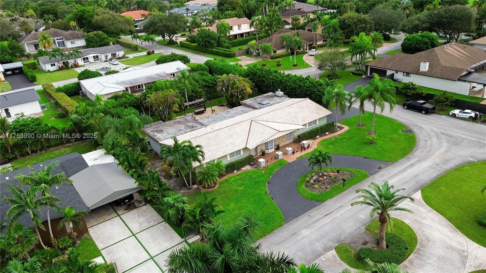 DELPHI VILLAS - Residential