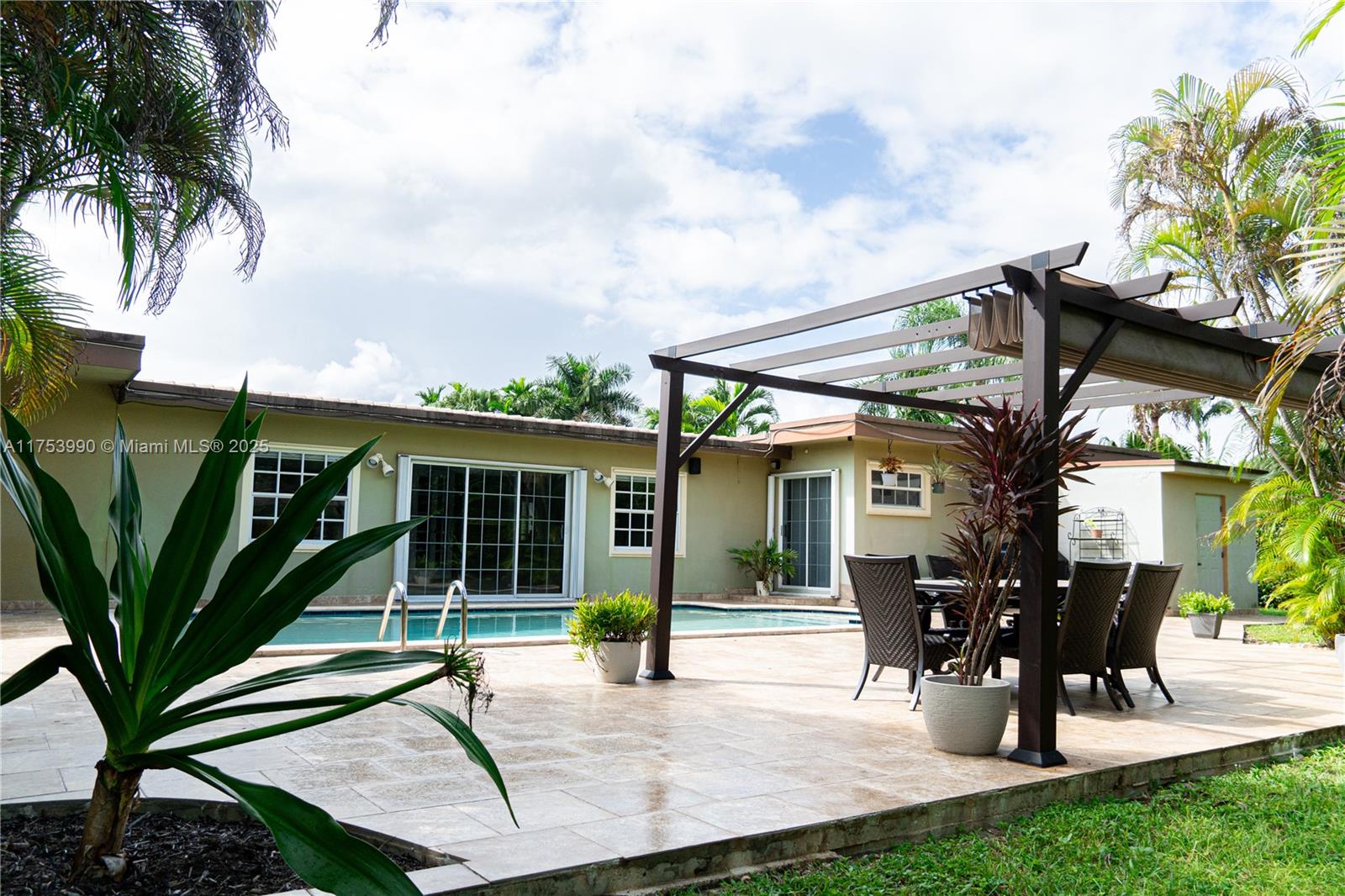 DELPHI VILLAS - Residential