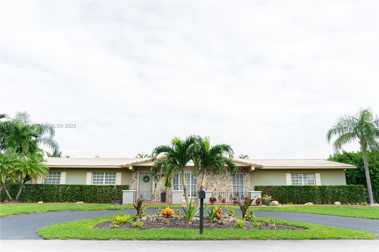 DELPHI VILLAS - Residential
