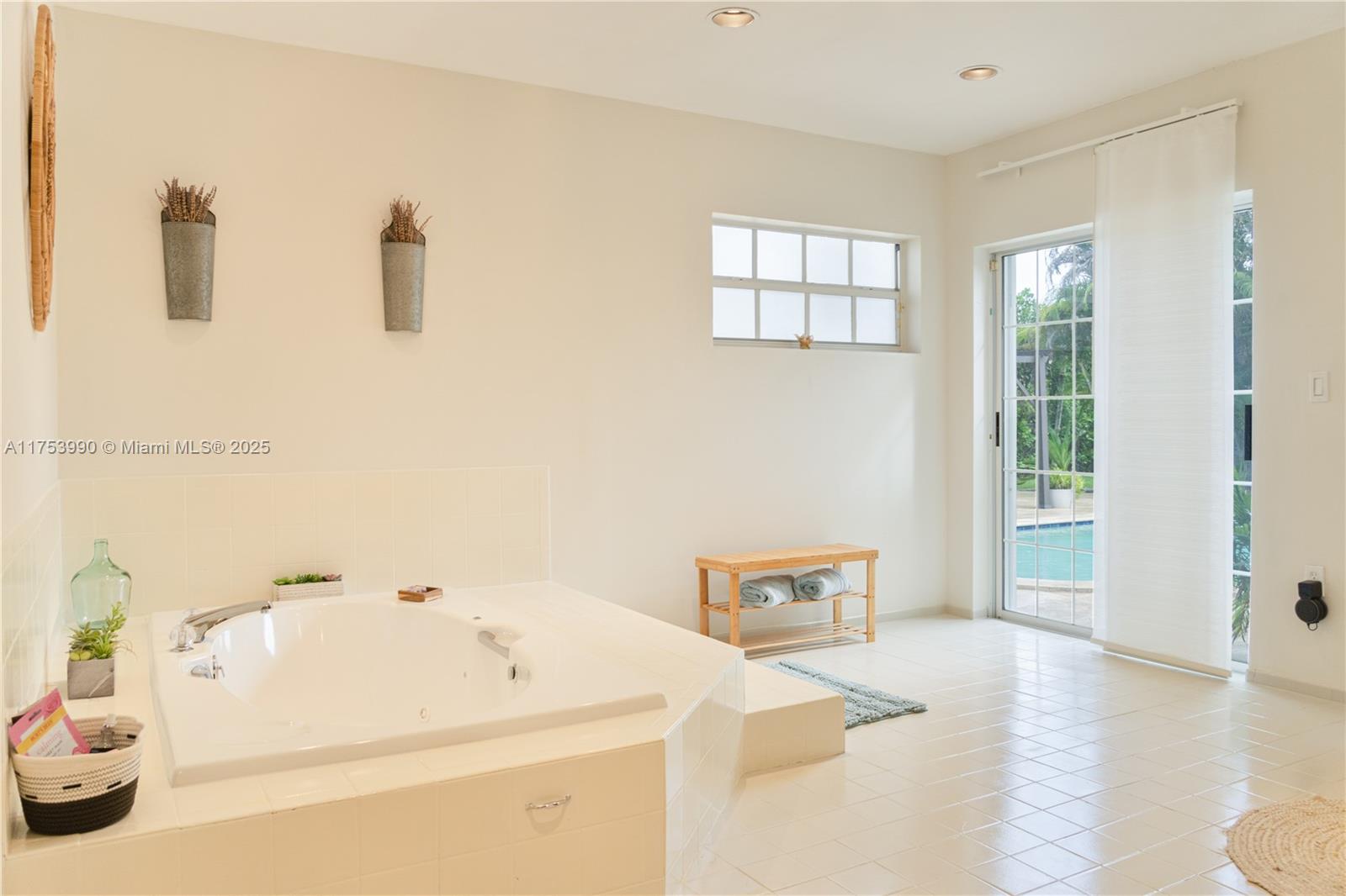 DELPHI VILLAS - Residential