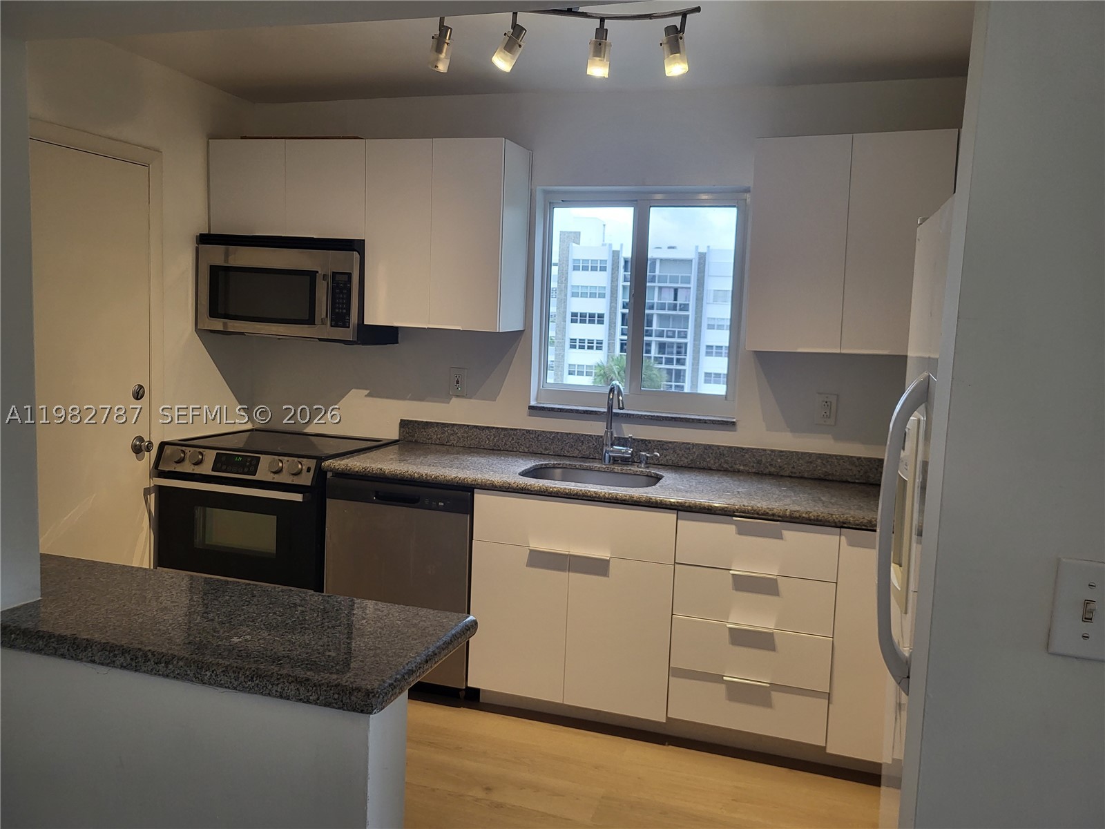 CHATILLON HALL CONDOMINIU - Residential